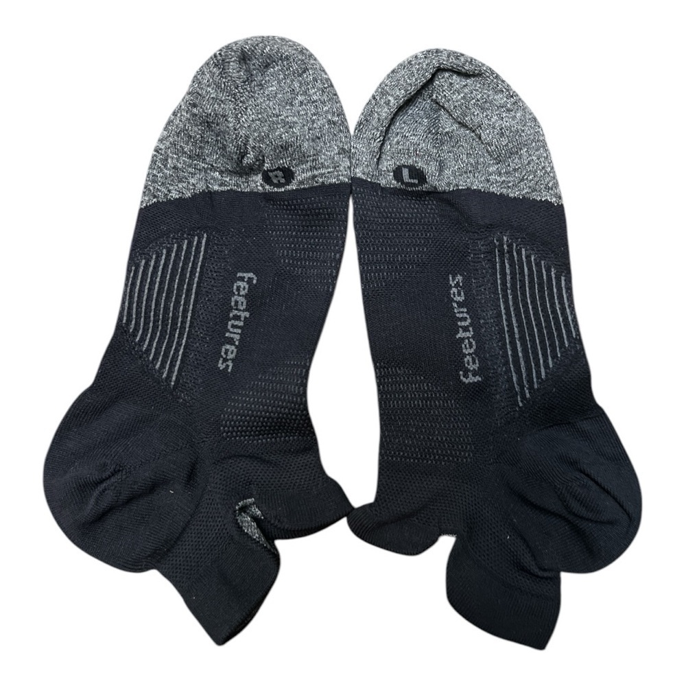 Feetures Elite Light Cushion Tab. 
Size: Medium - NWOT
